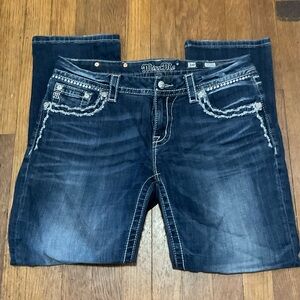 Miss Me Mid-Rise Easy Cropped Jeans.In Very Good Cond. Waist 30” Inseam 27”.